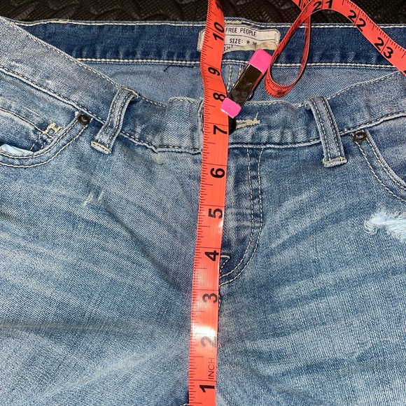 Free People Distressed Light Wash Boyfriend Jeans Size 26 - Picture 10 of 10